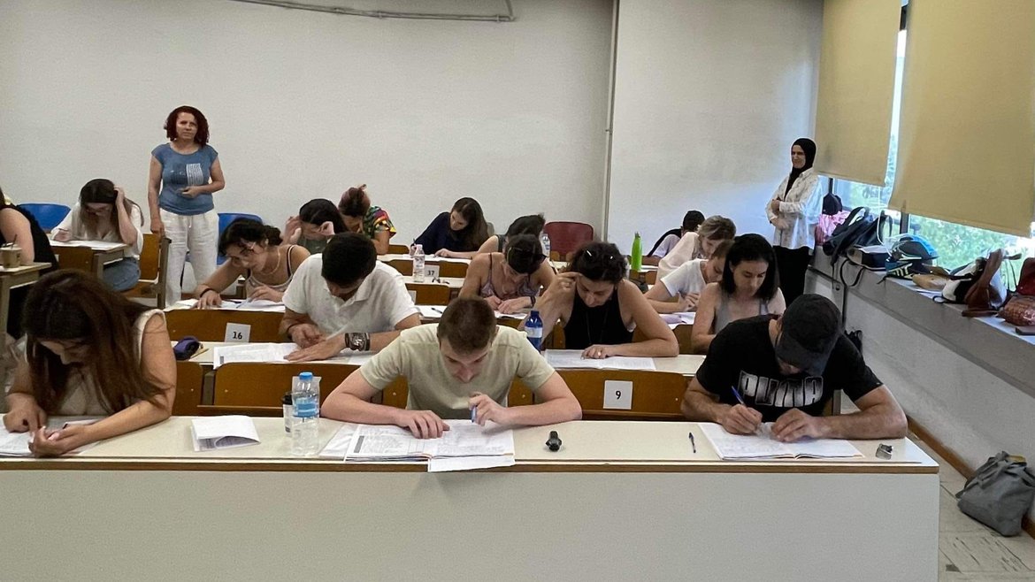 عقد امتحان الكفاءة في اللغة العربية في سالونيك